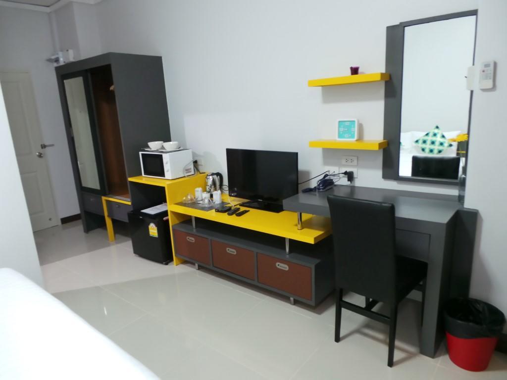 The Icon Service Apartment Si Maha Phot Екстер'єр фото