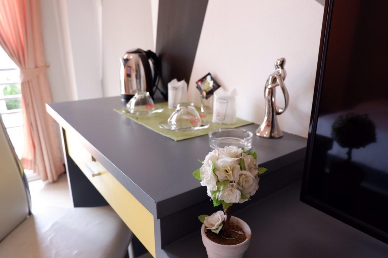 The Icon Service Apartment Si Maha Phot Екстер'єр фото