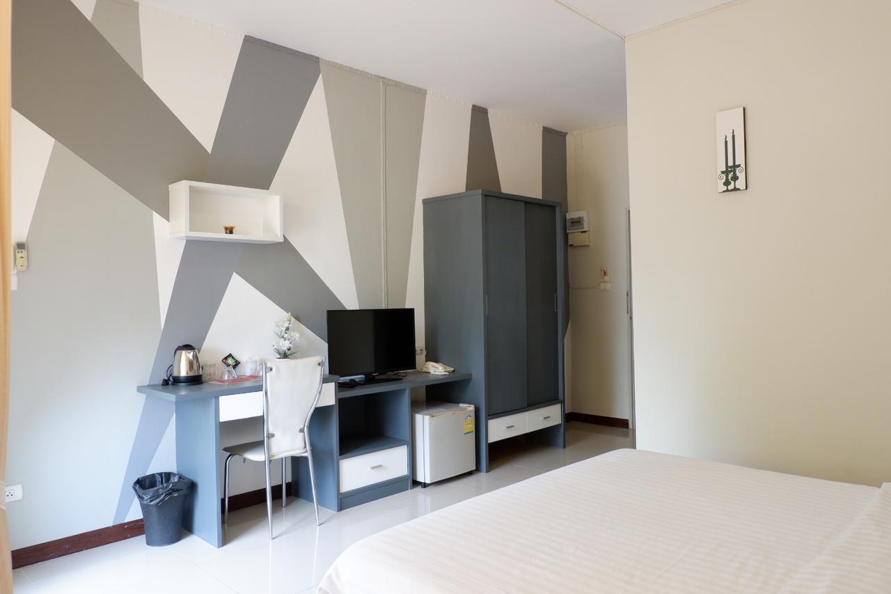 The Icon Service Apartment Si Maha Phot Екстер'єр фото